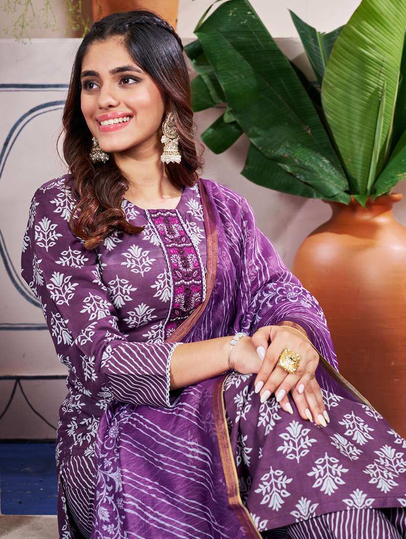 women three quarter sleeve kurta pant with dupatta set - 22014204 -  Standard Image - 5