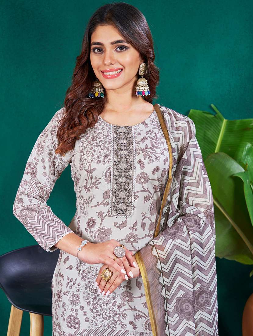 women three quarter sleeve kurta pant with dupatta set - 22014212 - Standard Image - 3