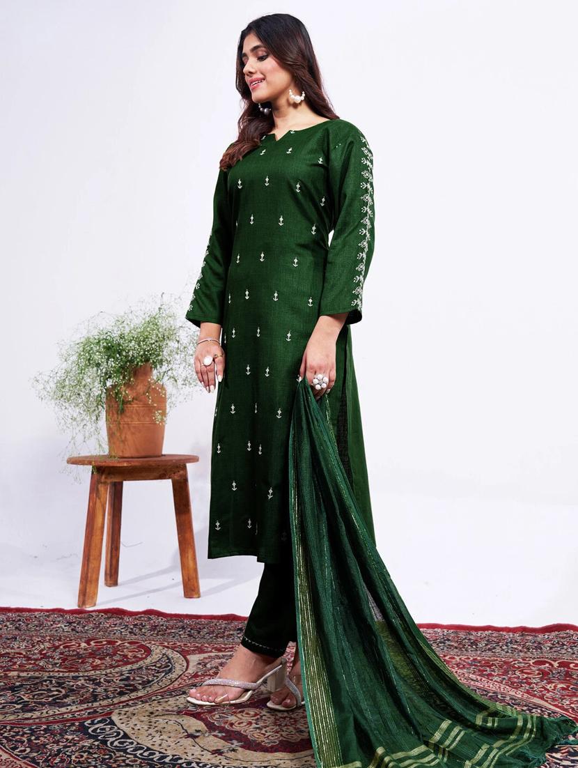 women embroidered three quarter sleeve kurta pant with dupatta set