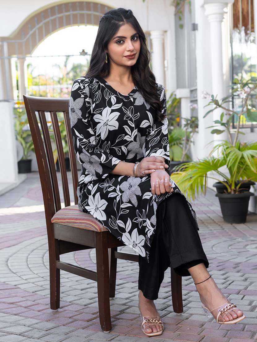 women printed three quarter sleeve kurta and pant set - 22014250 - Standard Image - 3