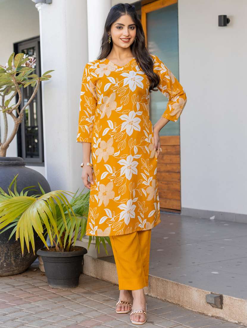women printed three quarter sleeve kurta and pant  set