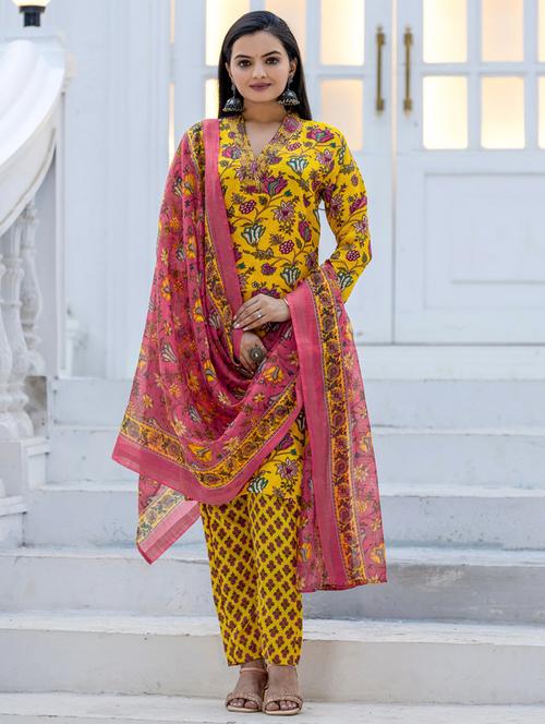 women floral print three quarter sleeve kurta pant with dupatta set - 22014262 -  Standard Image - 0