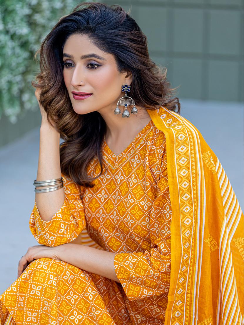 women printed three quarter sleeve kurta pant with dupatta set - 22014273 - Standard Image - 3