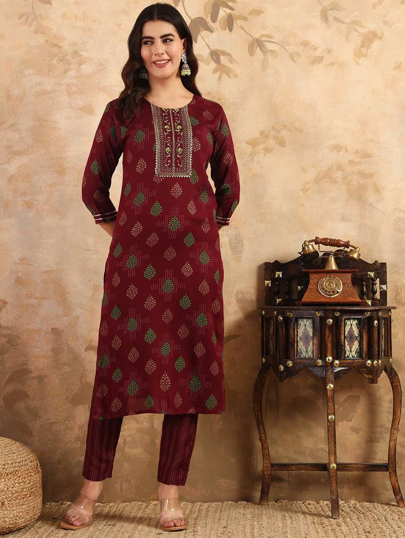 women printed three quarter sleeve kurta and pant set