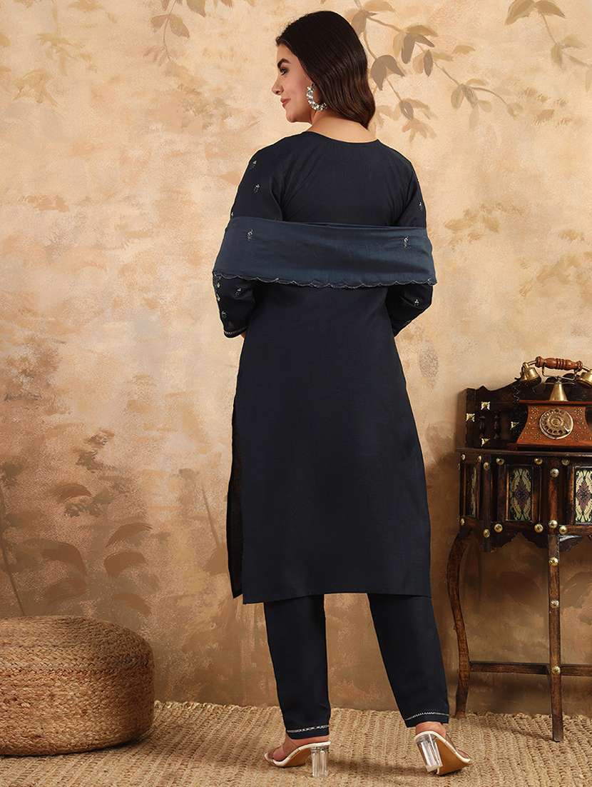 women three quarter sleeve kurta pant with dupatta set - 22014287 - Standard Image - 3