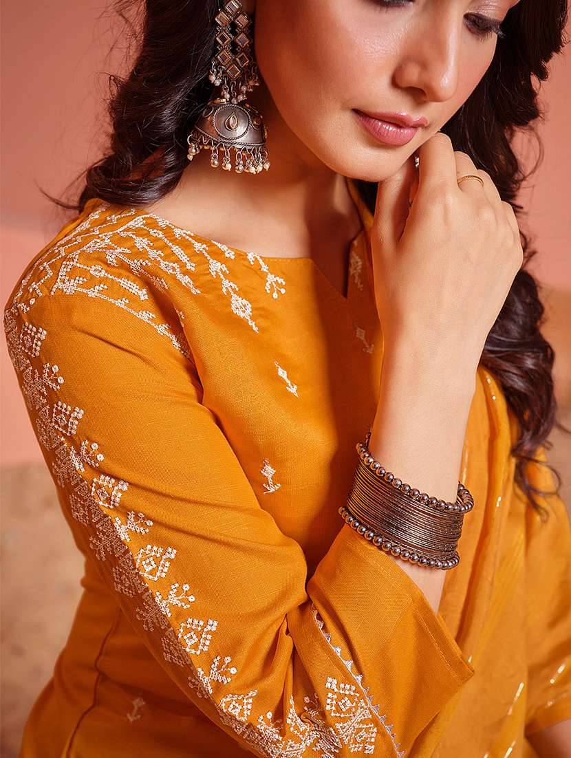 women three quarter sleeve kurta pant with dupatta set - 22014307 - Standard Image - 3