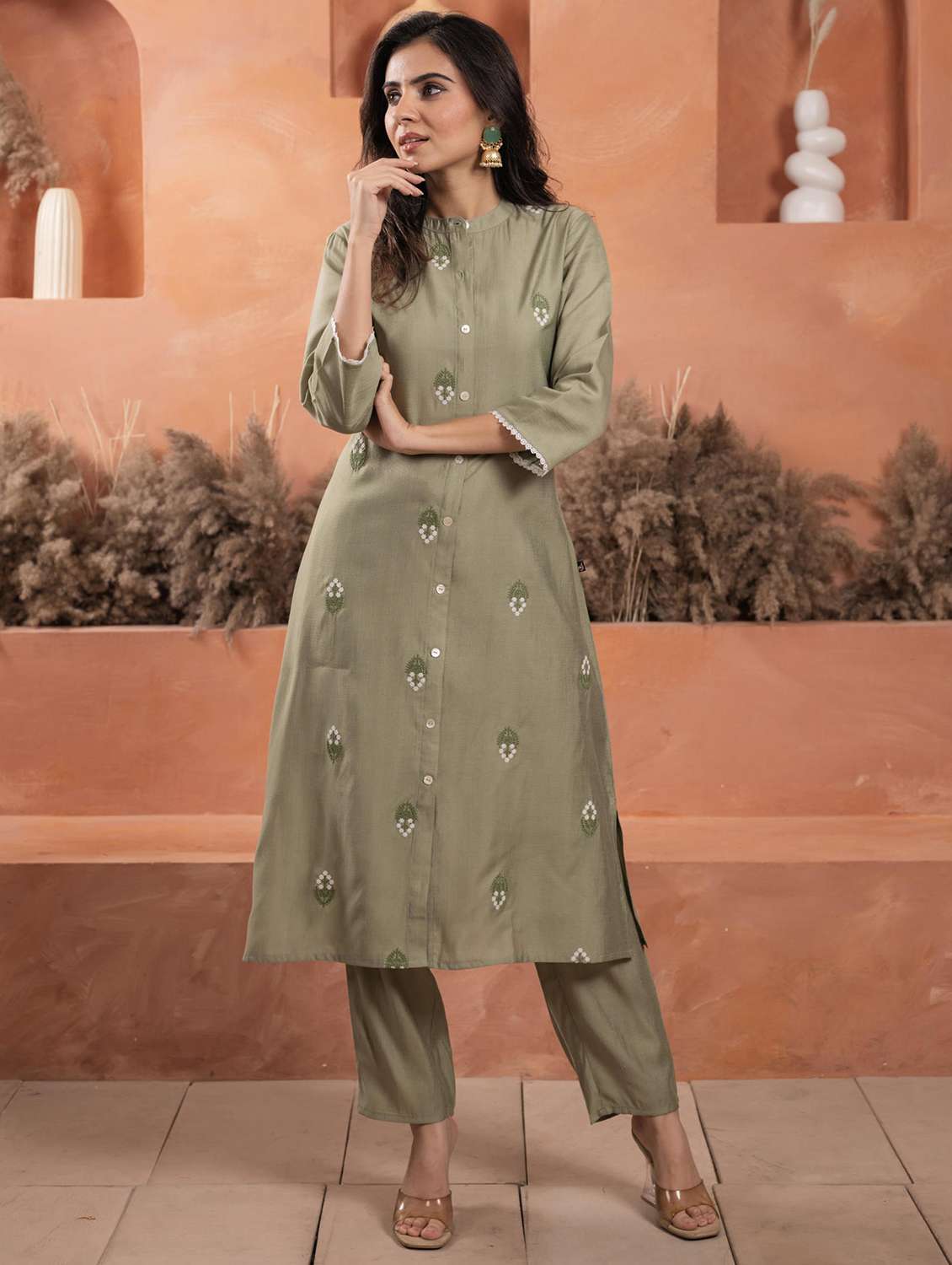 women embroidered three quarter sleeve kurta pant set - 22014595 - Zoom Image - 0