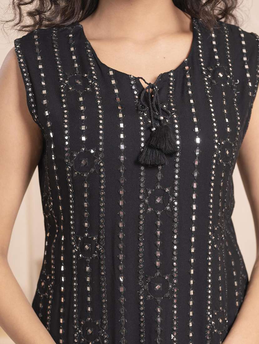 women embroidered sleeveless straight kurta - 22014676 -  Standard Image - 5