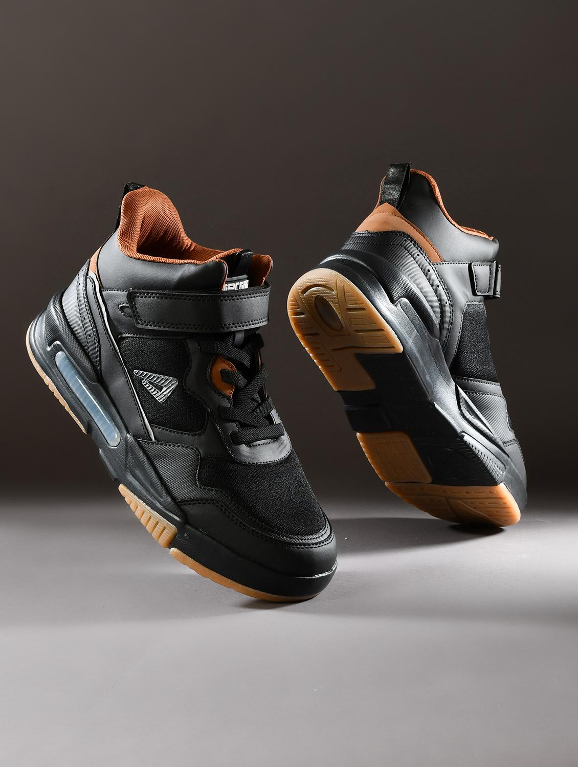 men black lace up sneaker