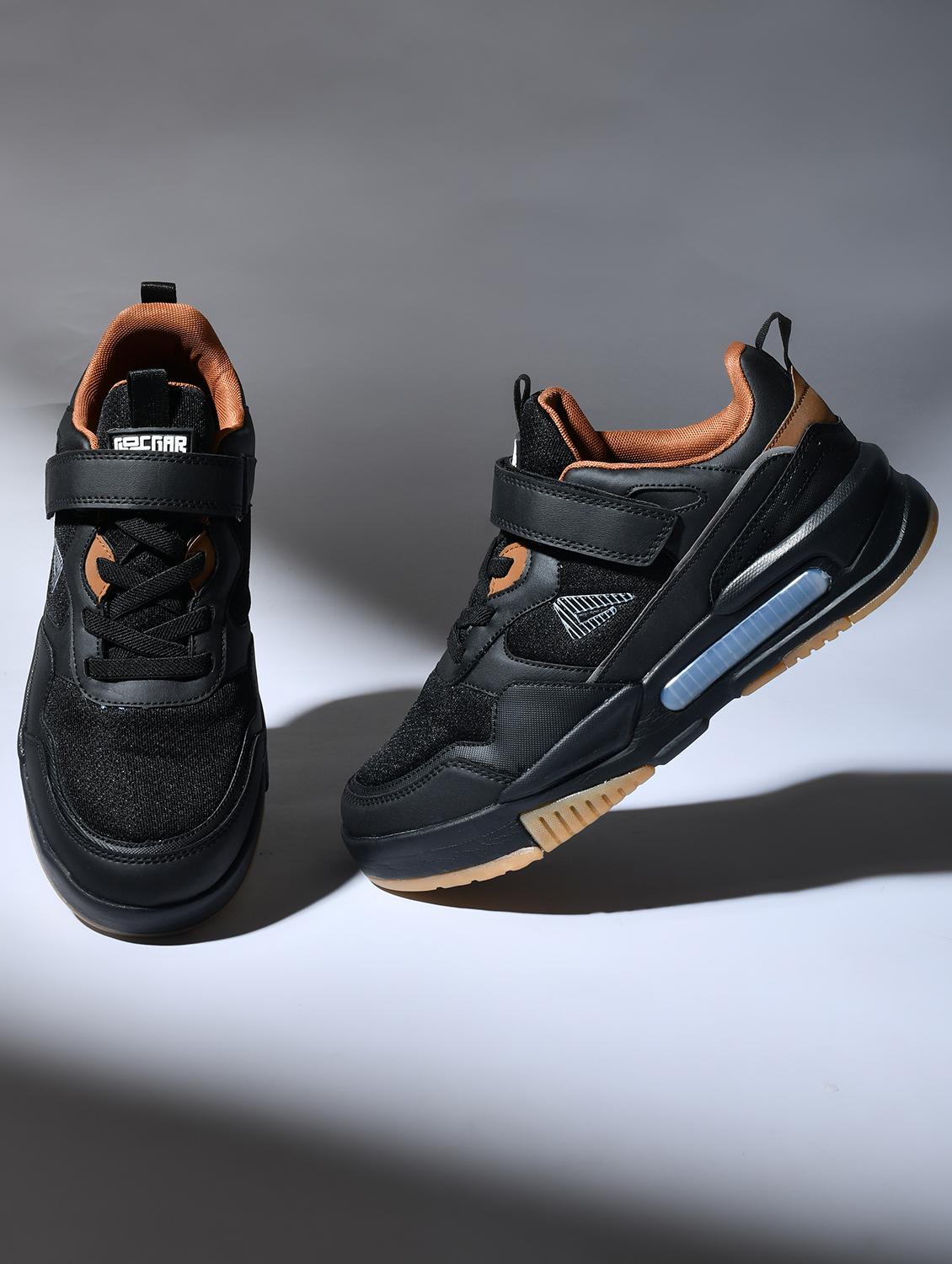 men black lace up sneaker