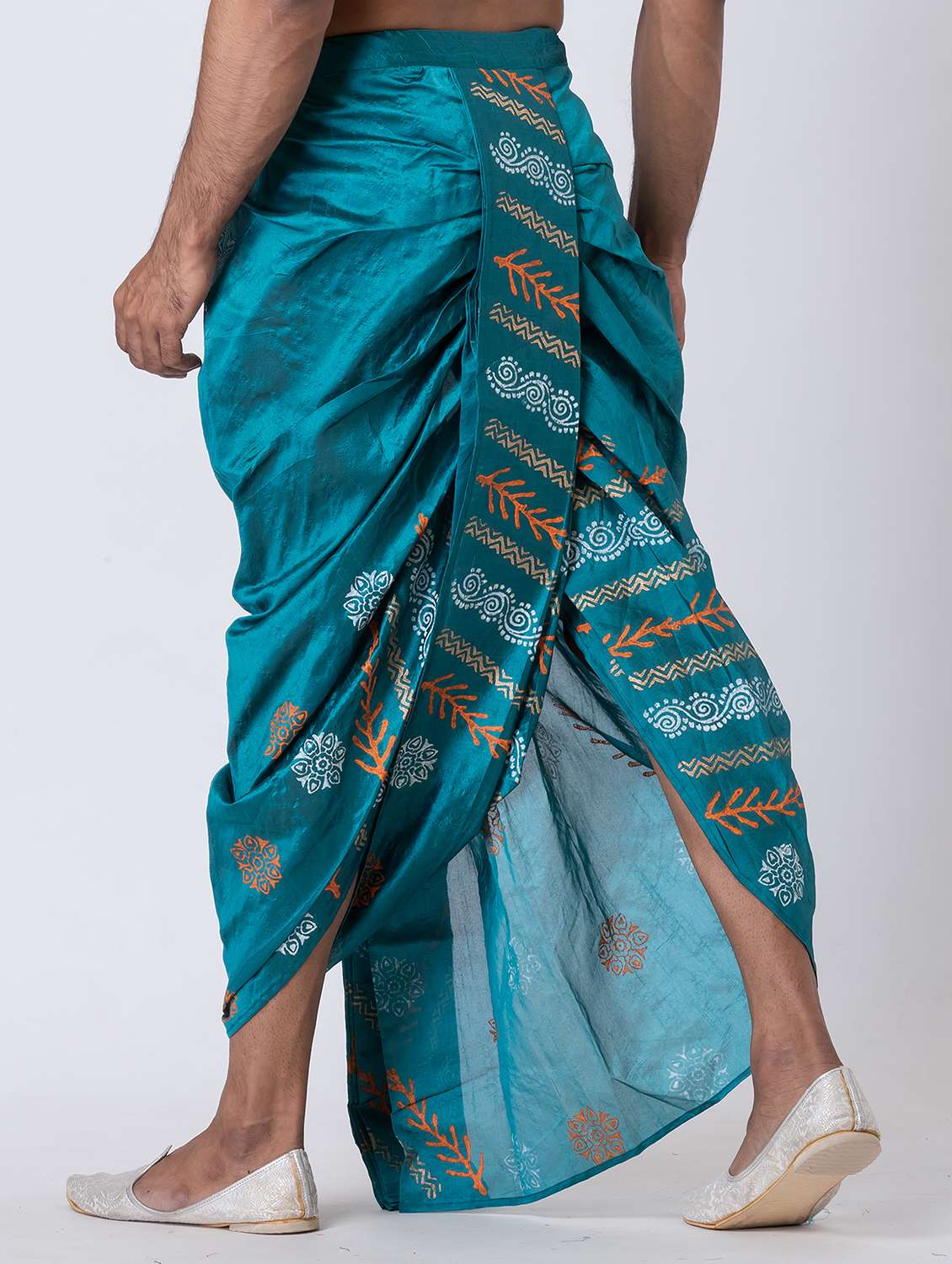 men printed mid rise draped dhoti - 22016530 - Standard Image - 3