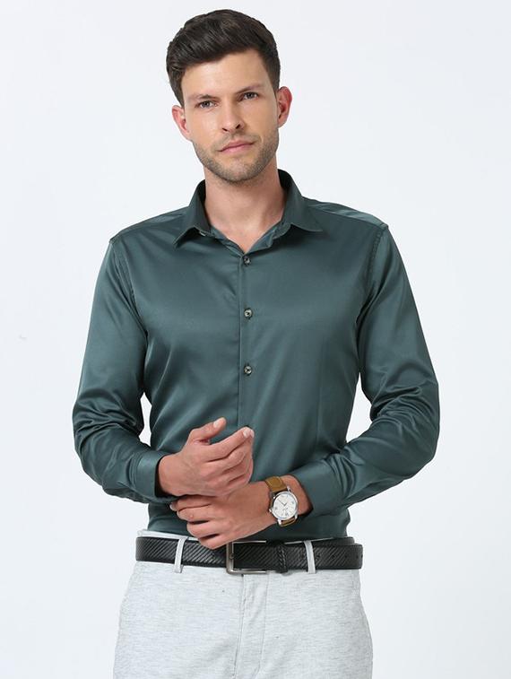 men solid collared long sleeve formal shirt