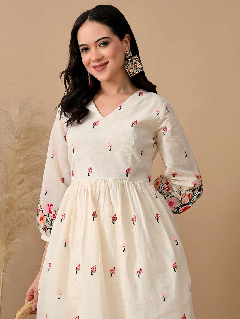 women embroidered three quarter sleeve kurta and pant set - 22017624 - Standard Image - 5