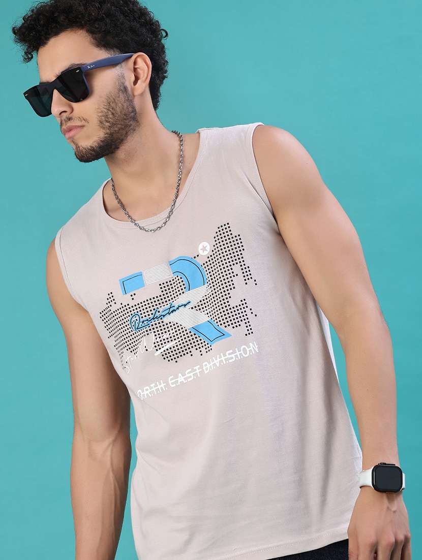 men chest print round neck regular fit t-shirt