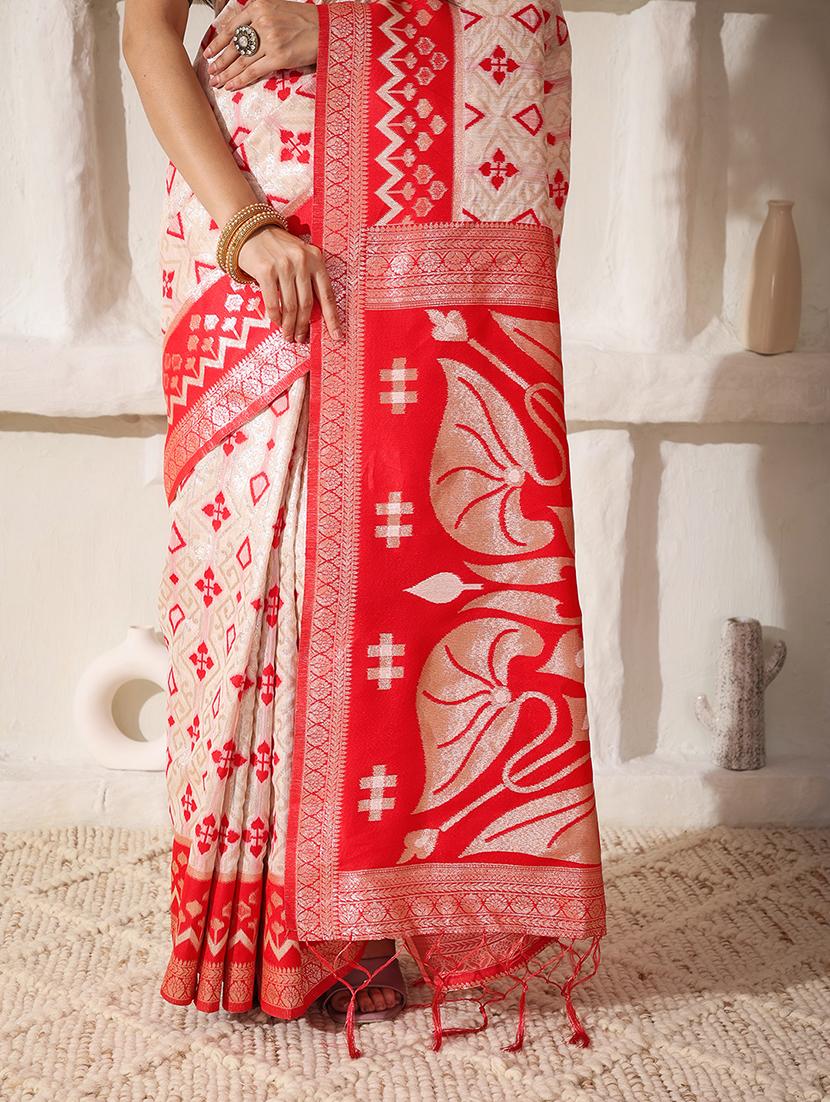 women self design bordered saree with blouse - 22018529 - Standard Image - 5