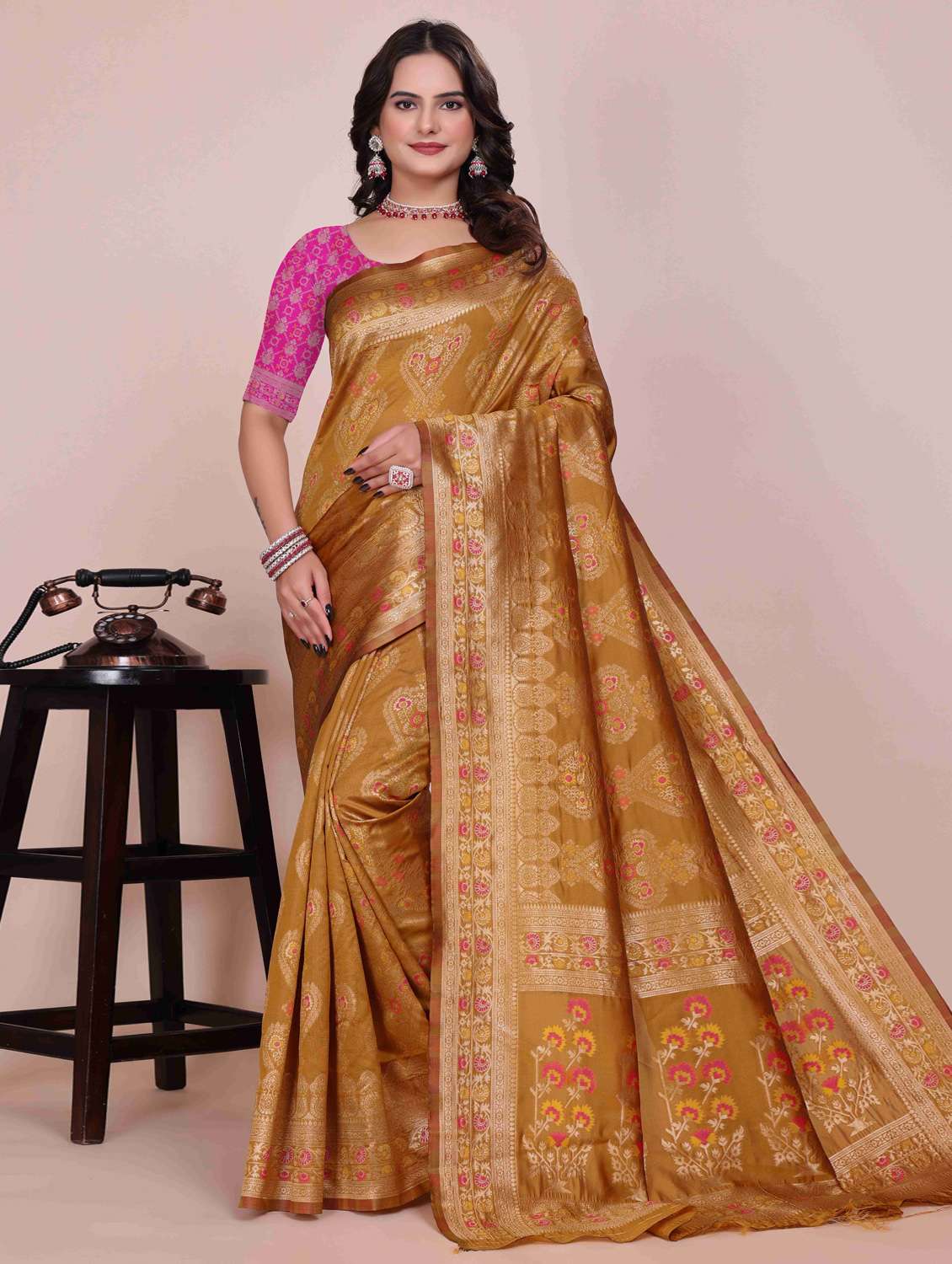 women self design banarasi saree with blouse - 22019101 - Zoom Image - 0