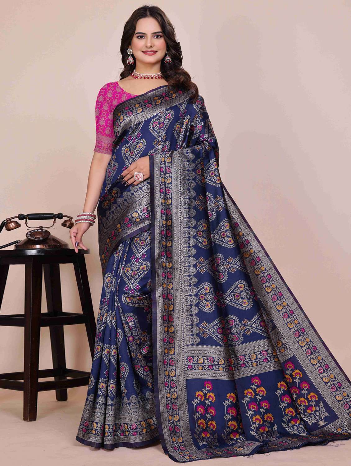 women self design banarasi saree with blouse - 22019102 - Zoom Image - 0