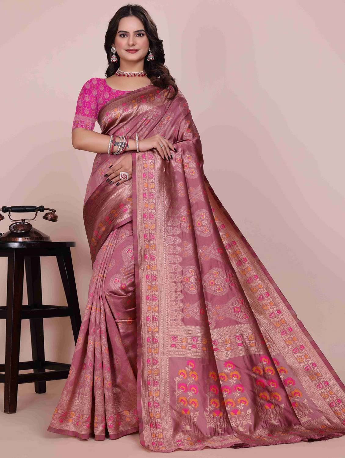 women self design banarasi saree with blouse - 22019103 - Zoom Image - 0