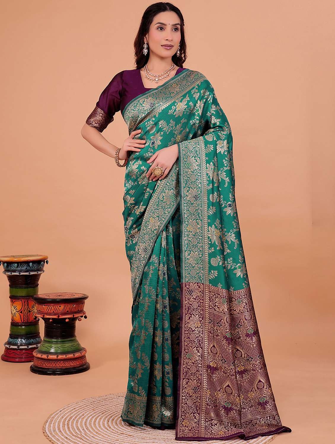 women self design banarasi saree with blouse - 22019120 - Zoom Image - 0