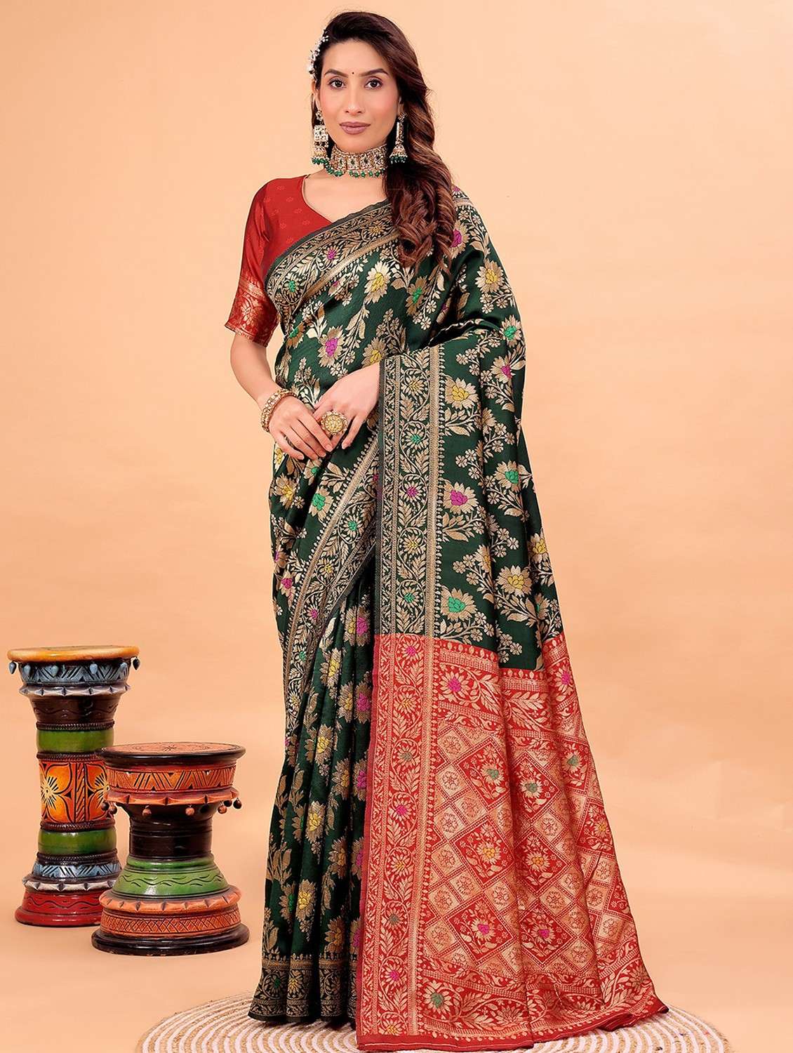 women self design banarasi saree with blouse - 22019132 -  Zoom Image - 0