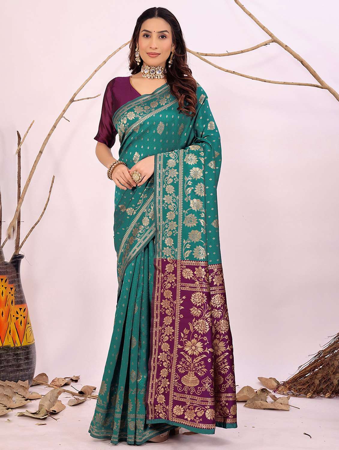 women self design banarasi saree with blouse - 22019187 - Zoom Image - 0