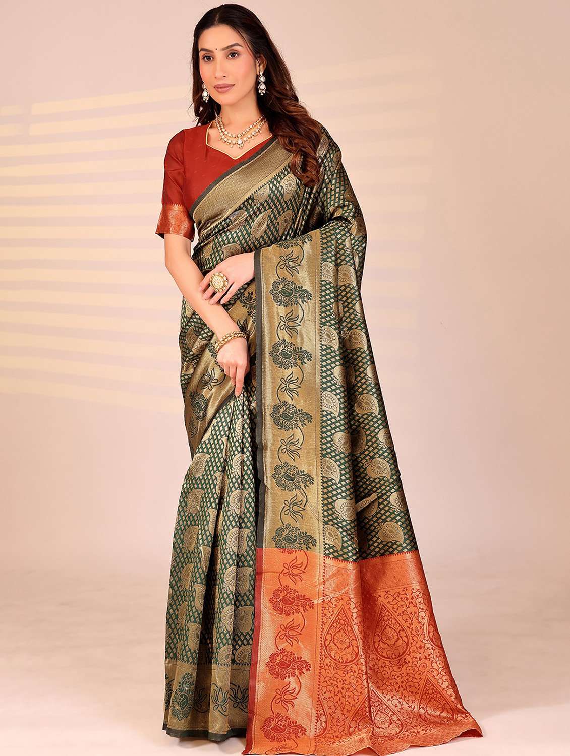 women self design banarasi saree with blouse - 22019199 -  Zoom Image - 0
