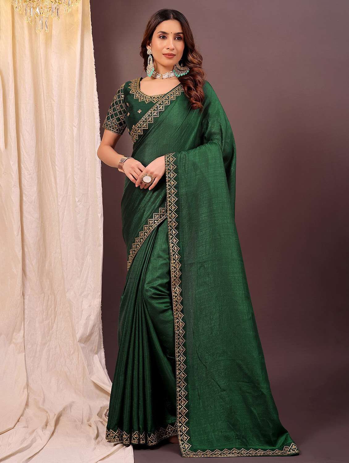 women solid with bordered saree with blouse - 22019218 - Zoom Image - 0