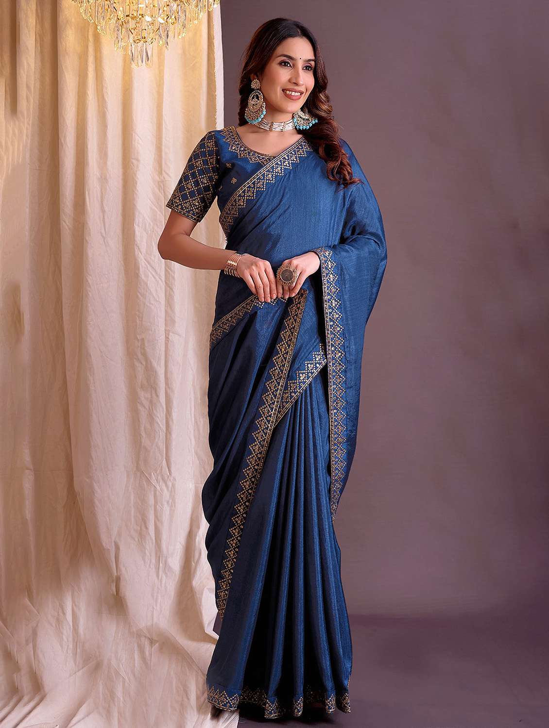 women solid with bordered saree with blouse - 22019220 - Zoom Image - 0