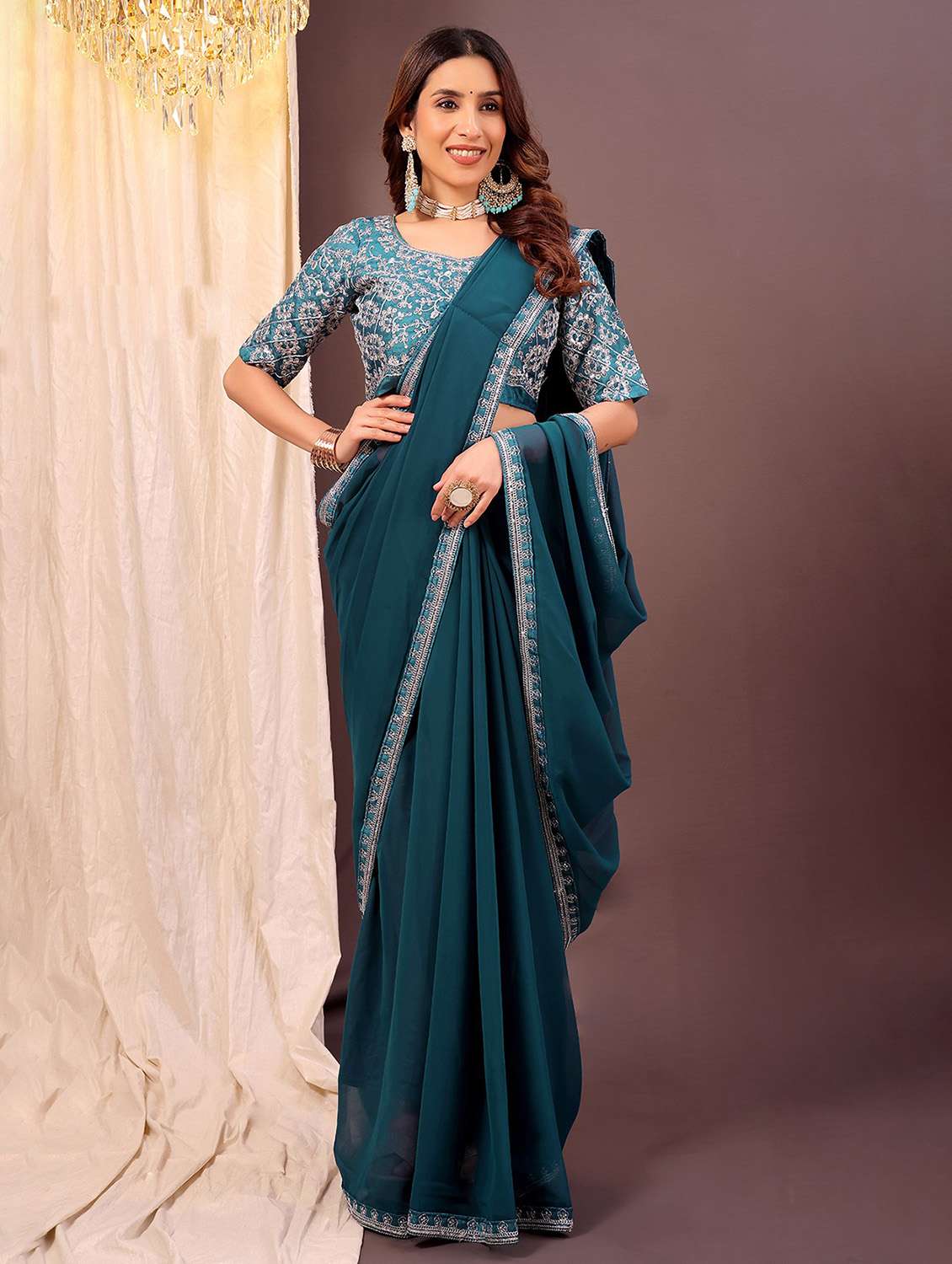 women solid with bordered saree with blouse - 22019272 - Zoom Image - 0