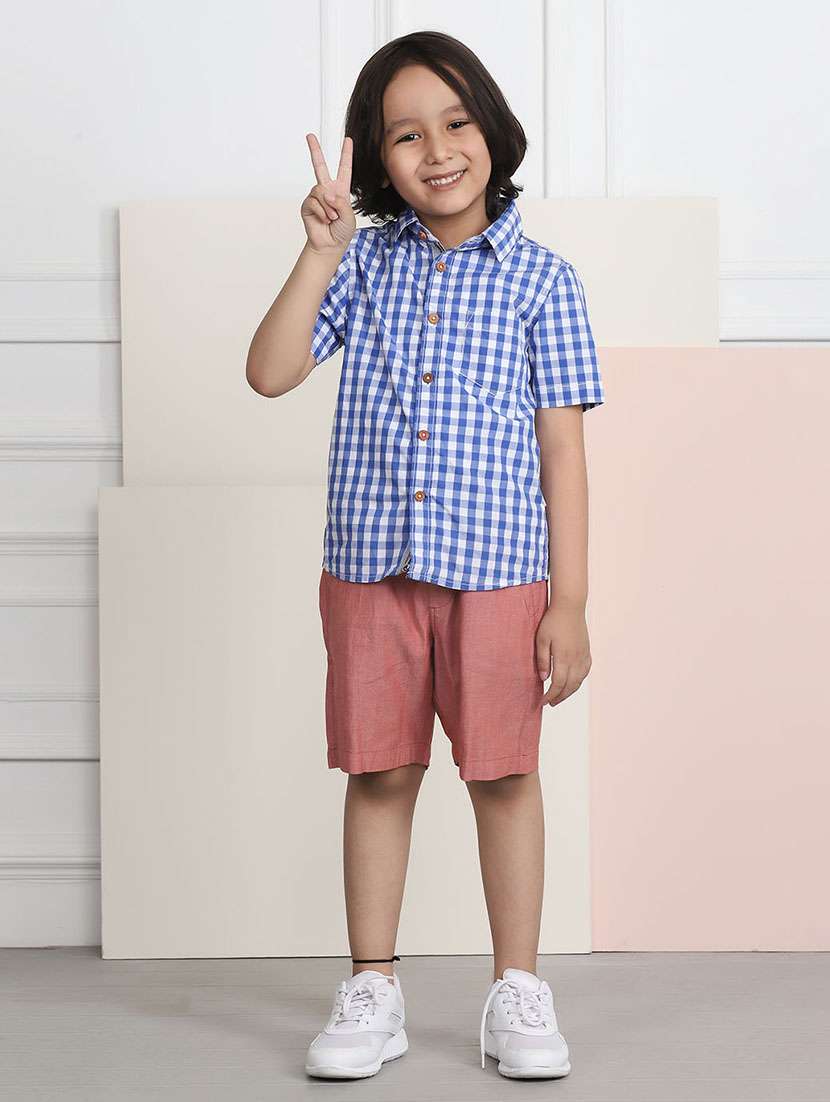 boys solid mid rise regular fit shorts