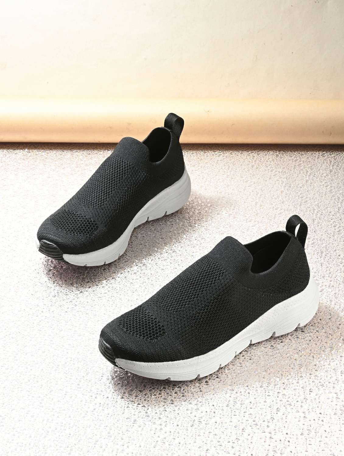 black flyknit slip on sports shoes