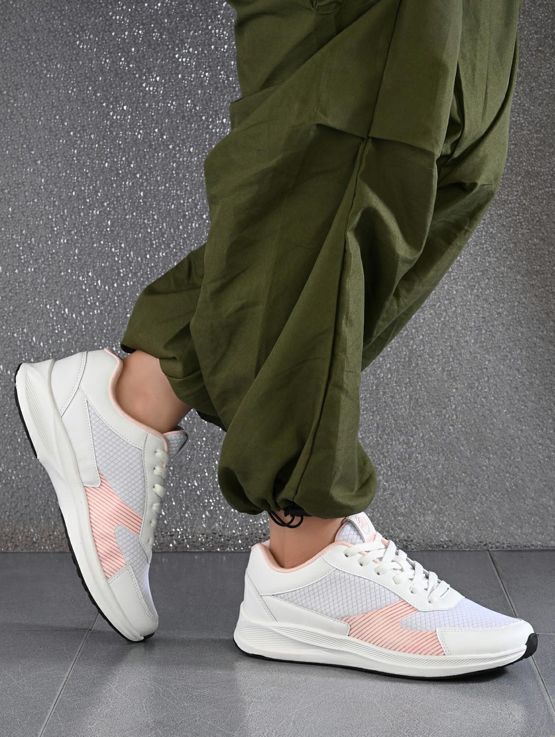 women off white lace-up sports shoe