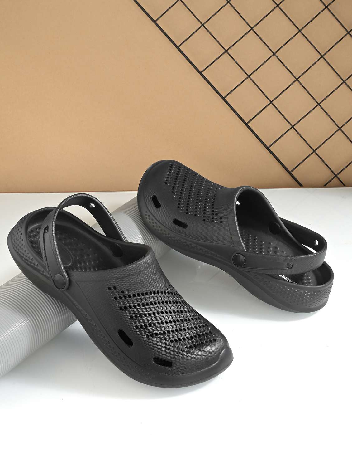 men black solid clog
