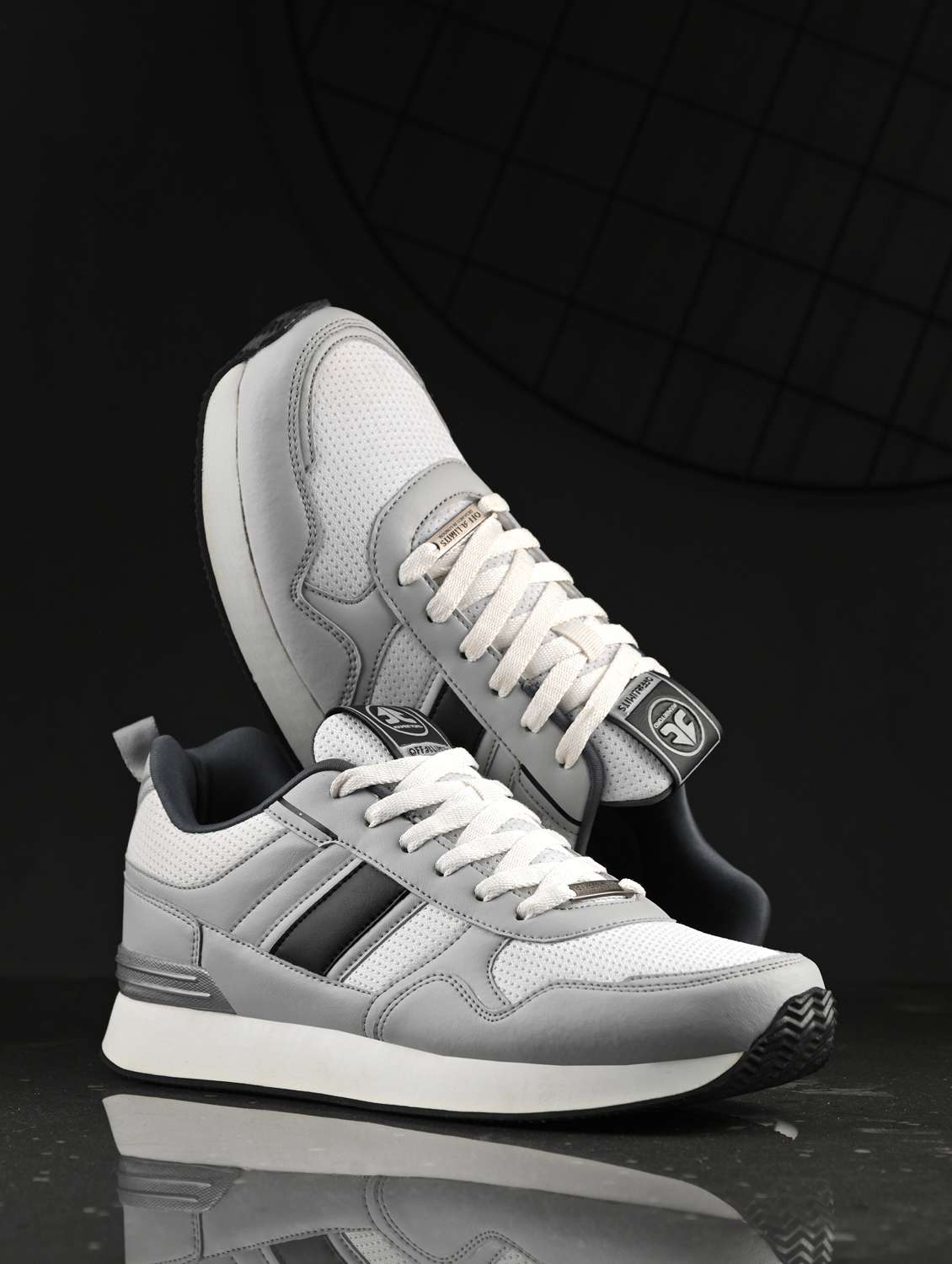 men white lace up shoe