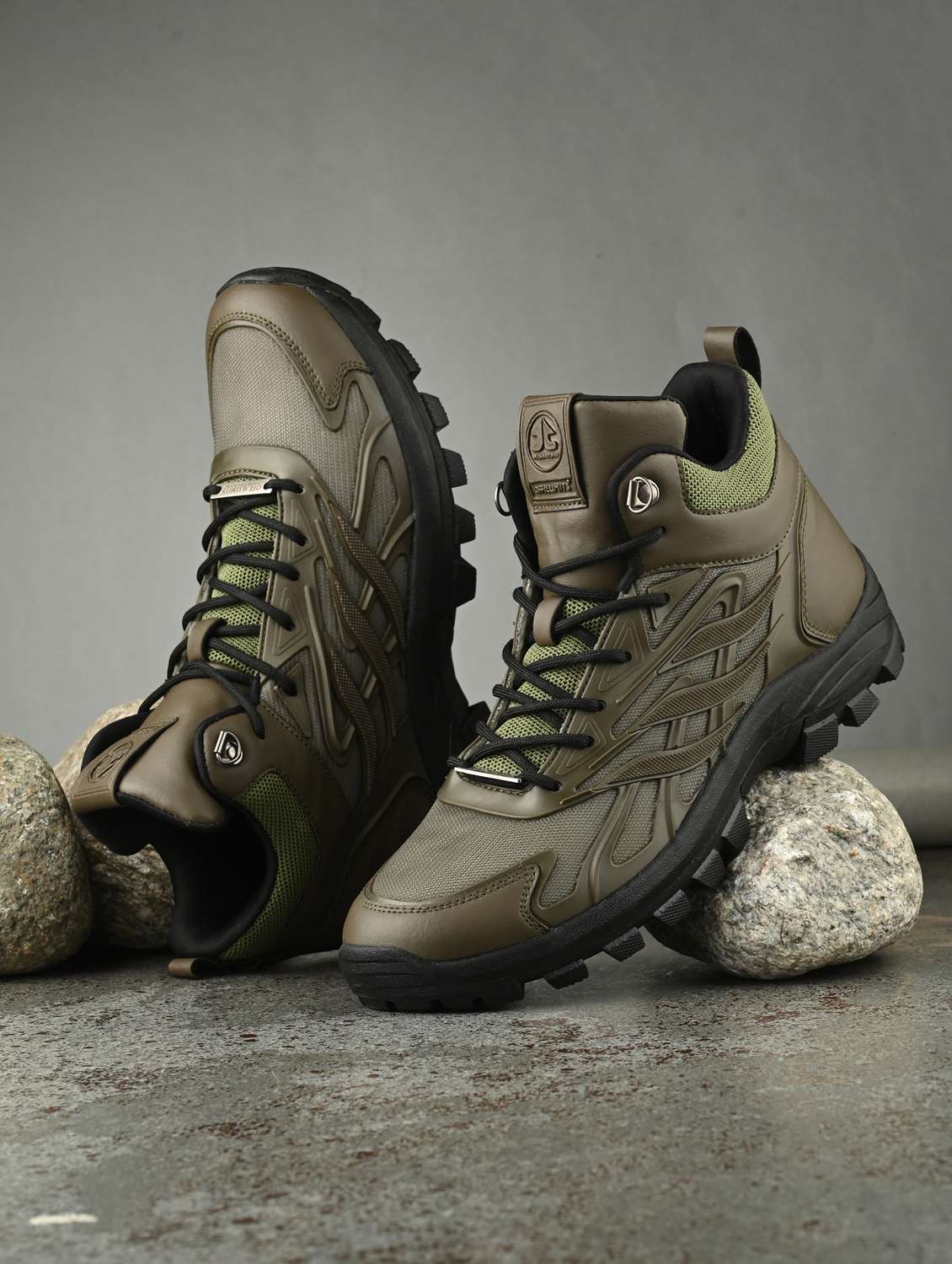 men solid olive sport shoe