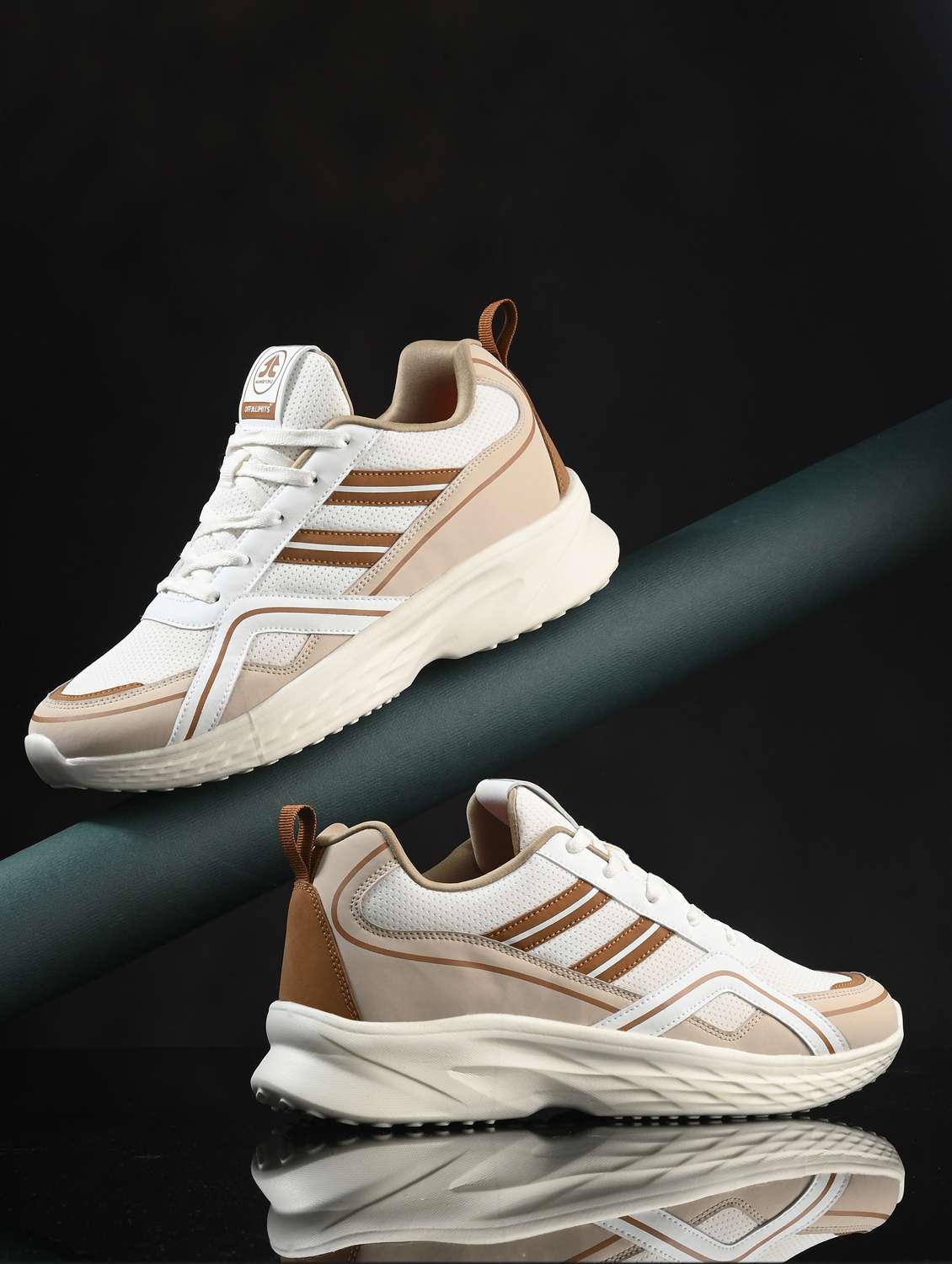 men cream solid sport shoe