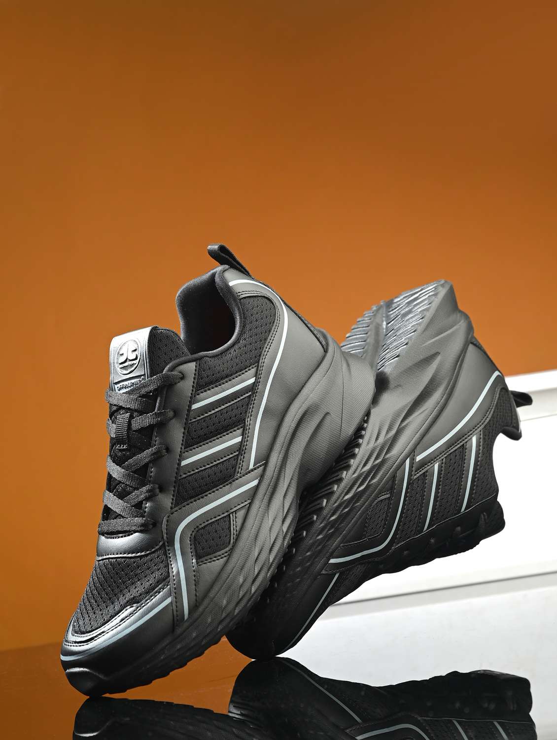 men black solid sport shoe - 22020610 -  Zoom Image - 0