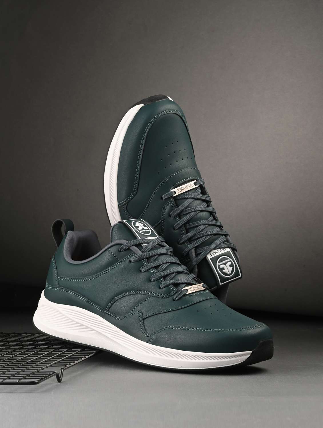 men solid bottle green sport shoe