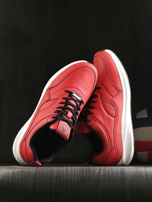 men red solid sport shoe - 22020639 -  Standard Image - 0