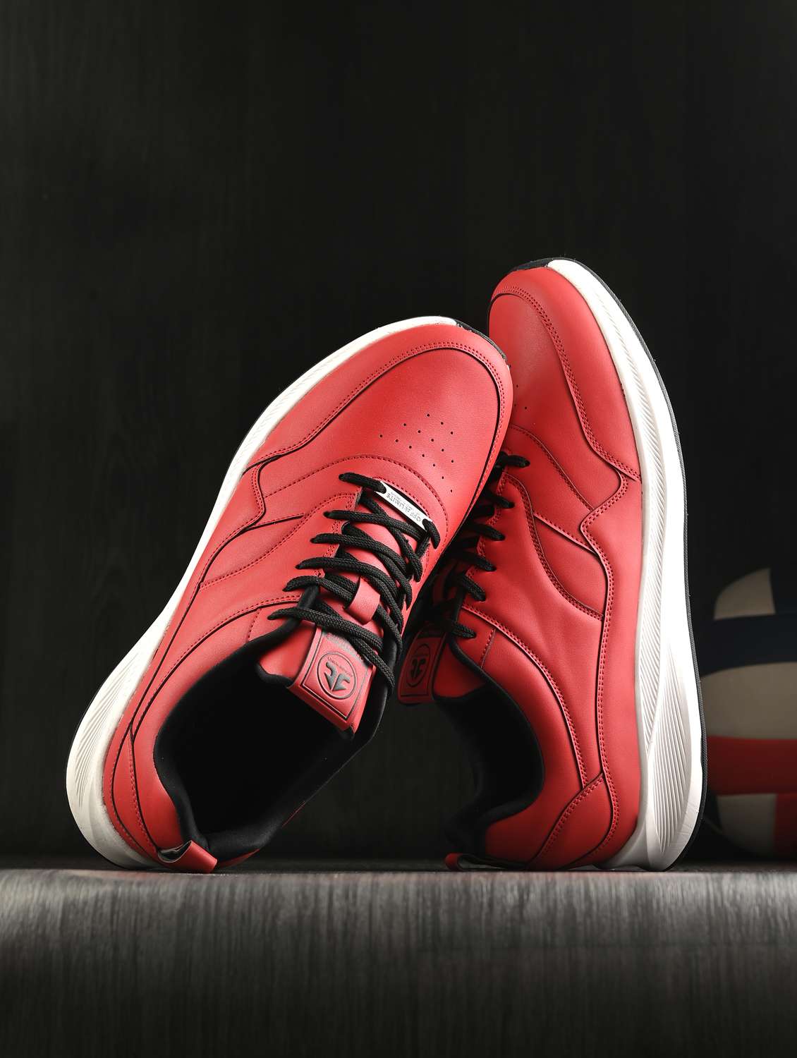 men red solid sport shoe