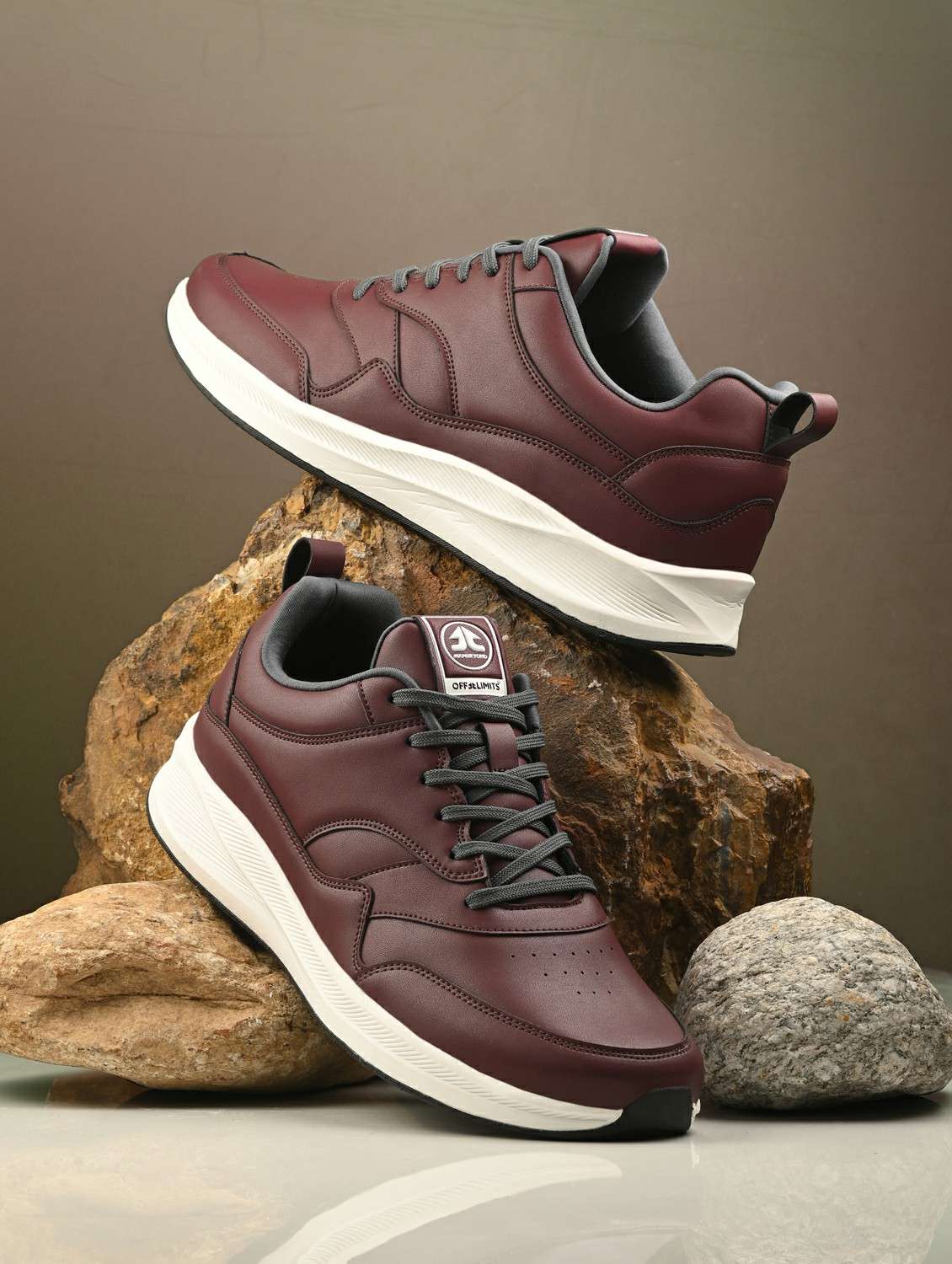 men maroon solid sport shoe