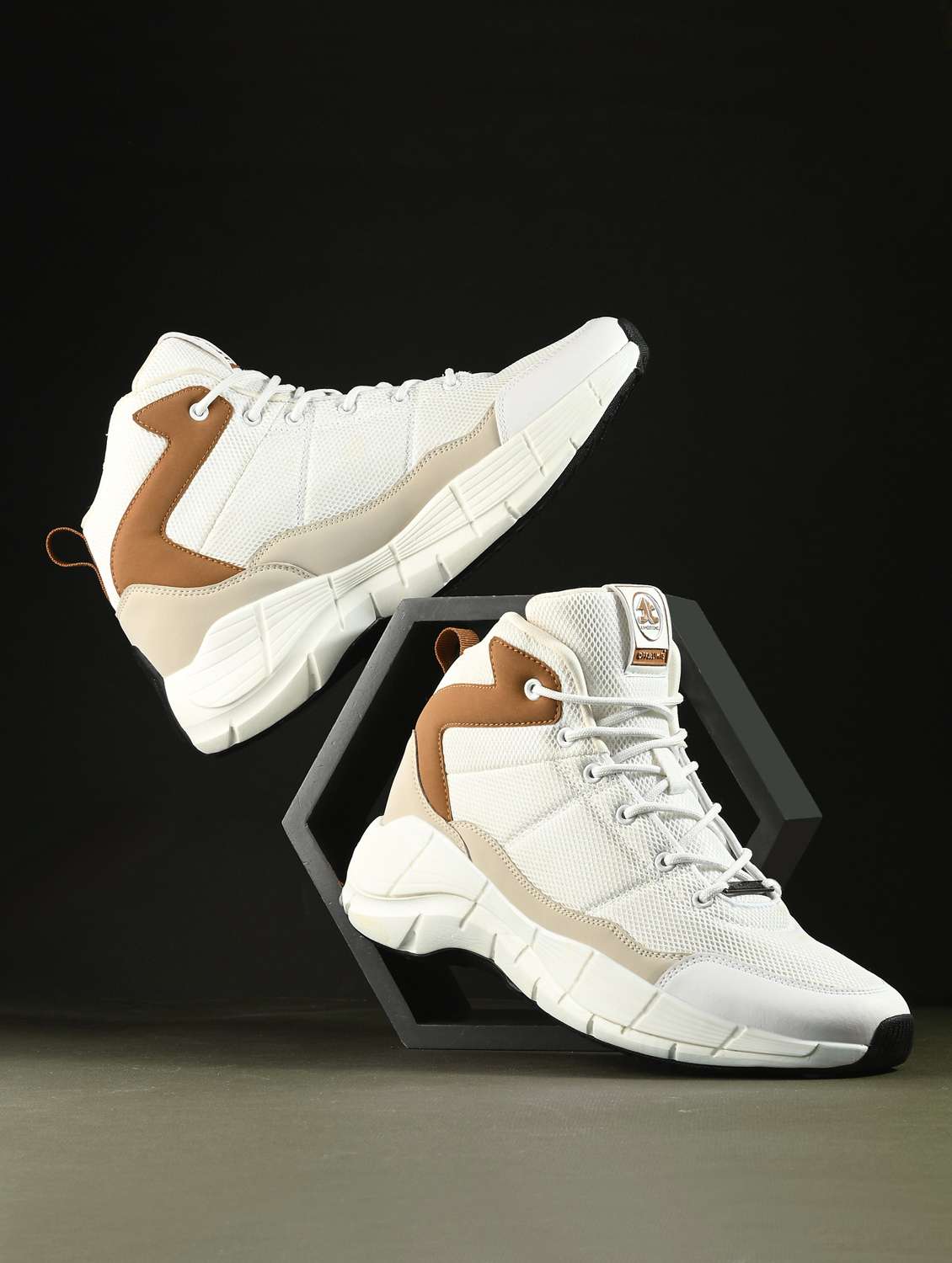 men solid cream lace up sport shoe