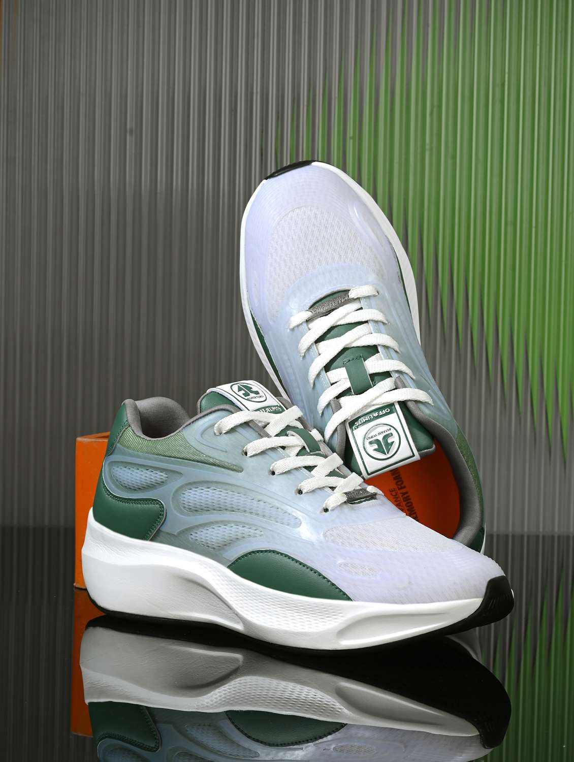 men solid lace up green sport shoe