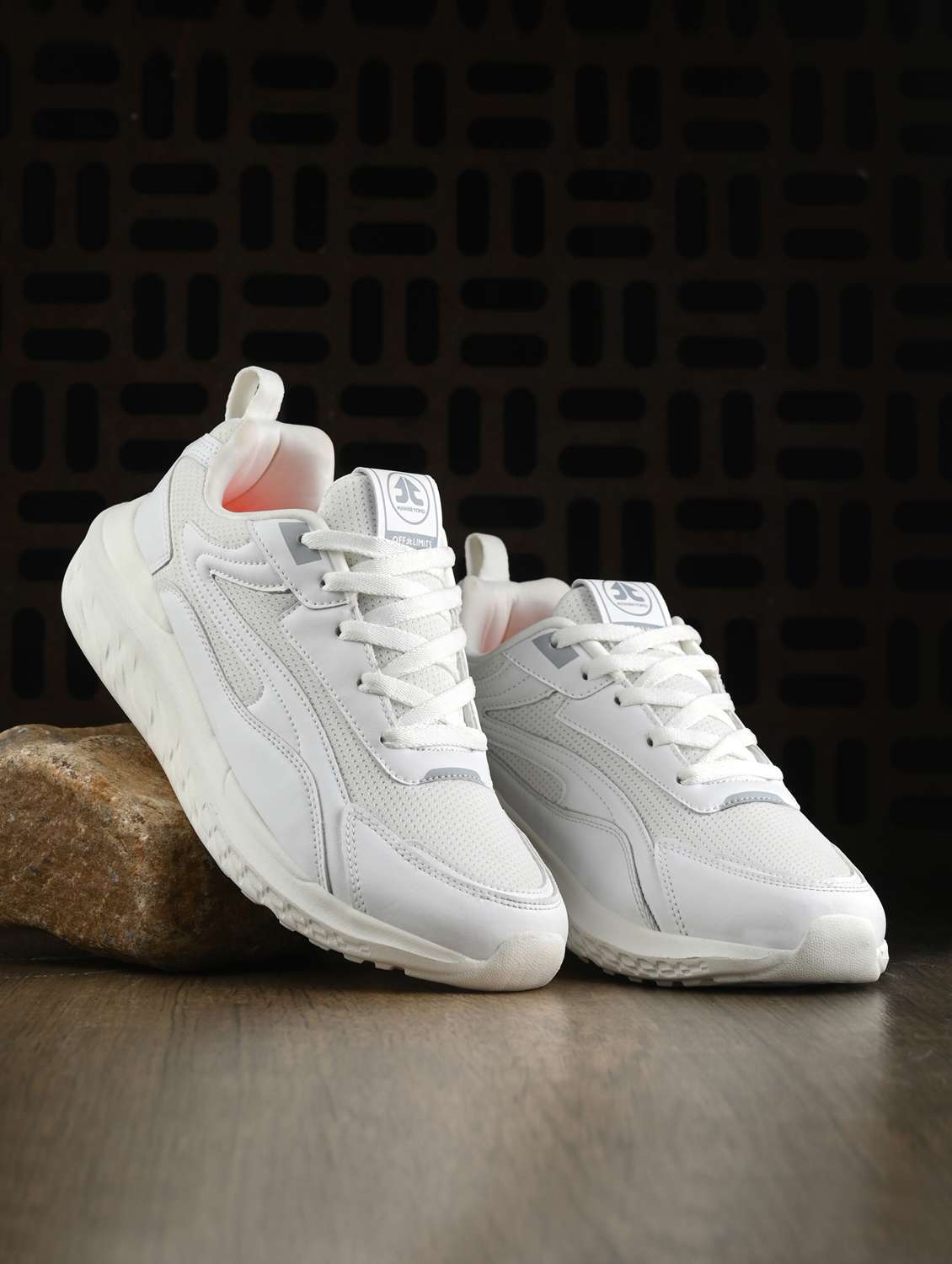 men solid lace up white sport shoe