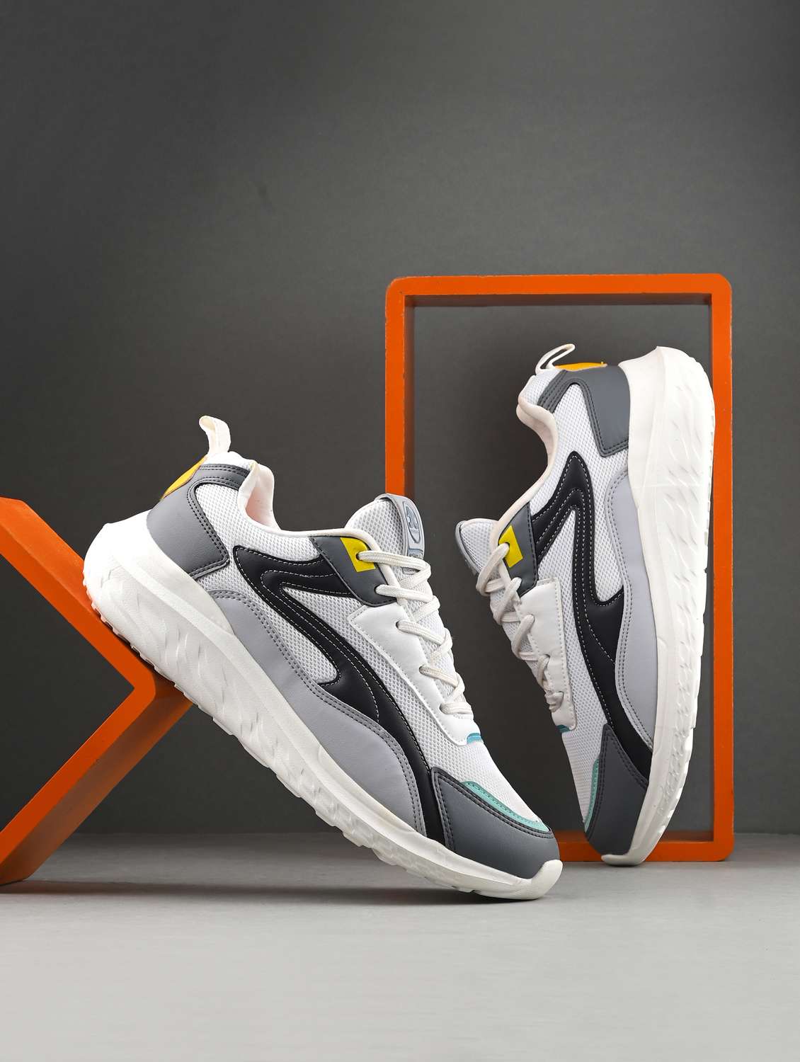 men lace up white sport shoe