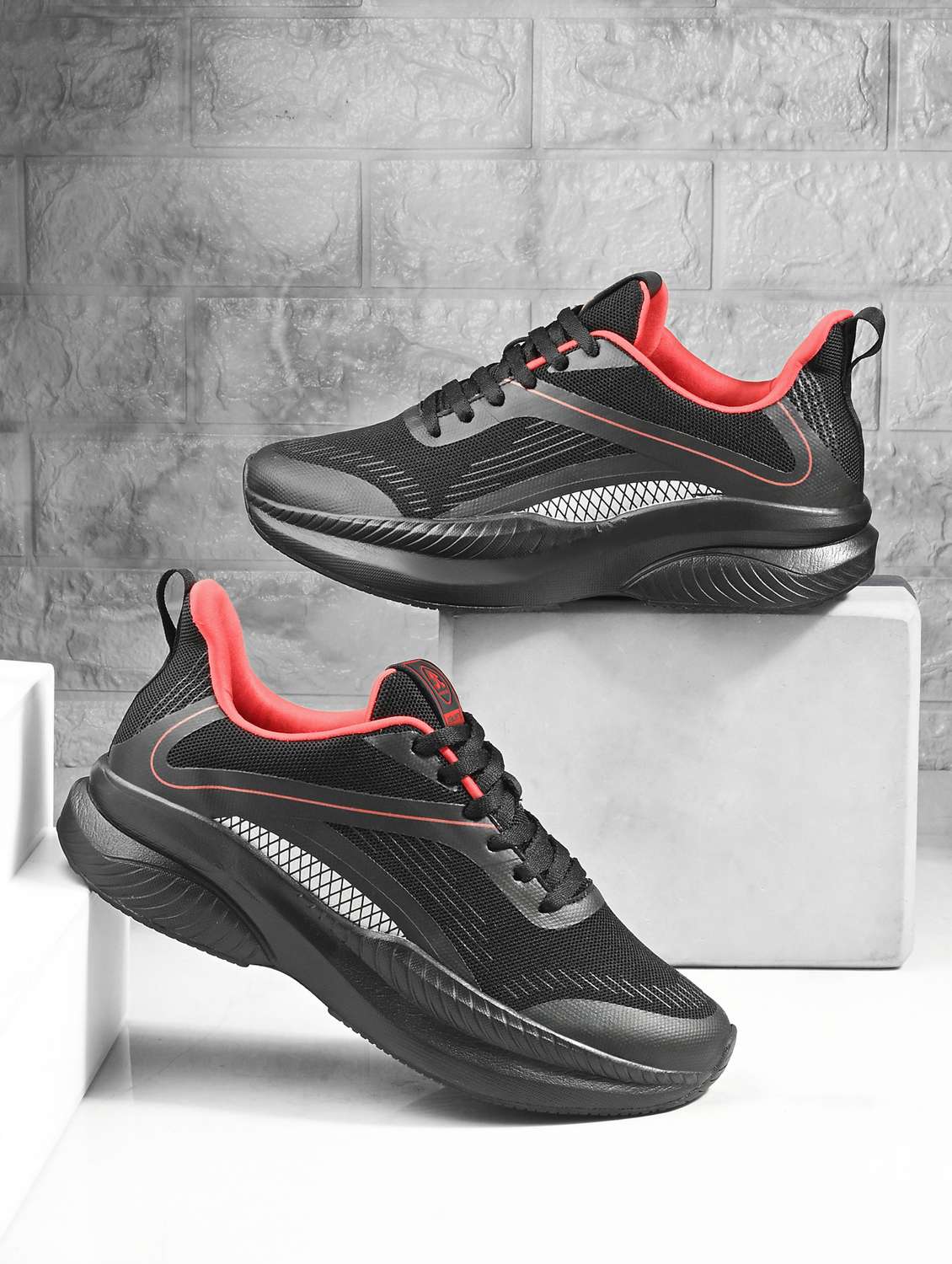 men black lace up sport shoe