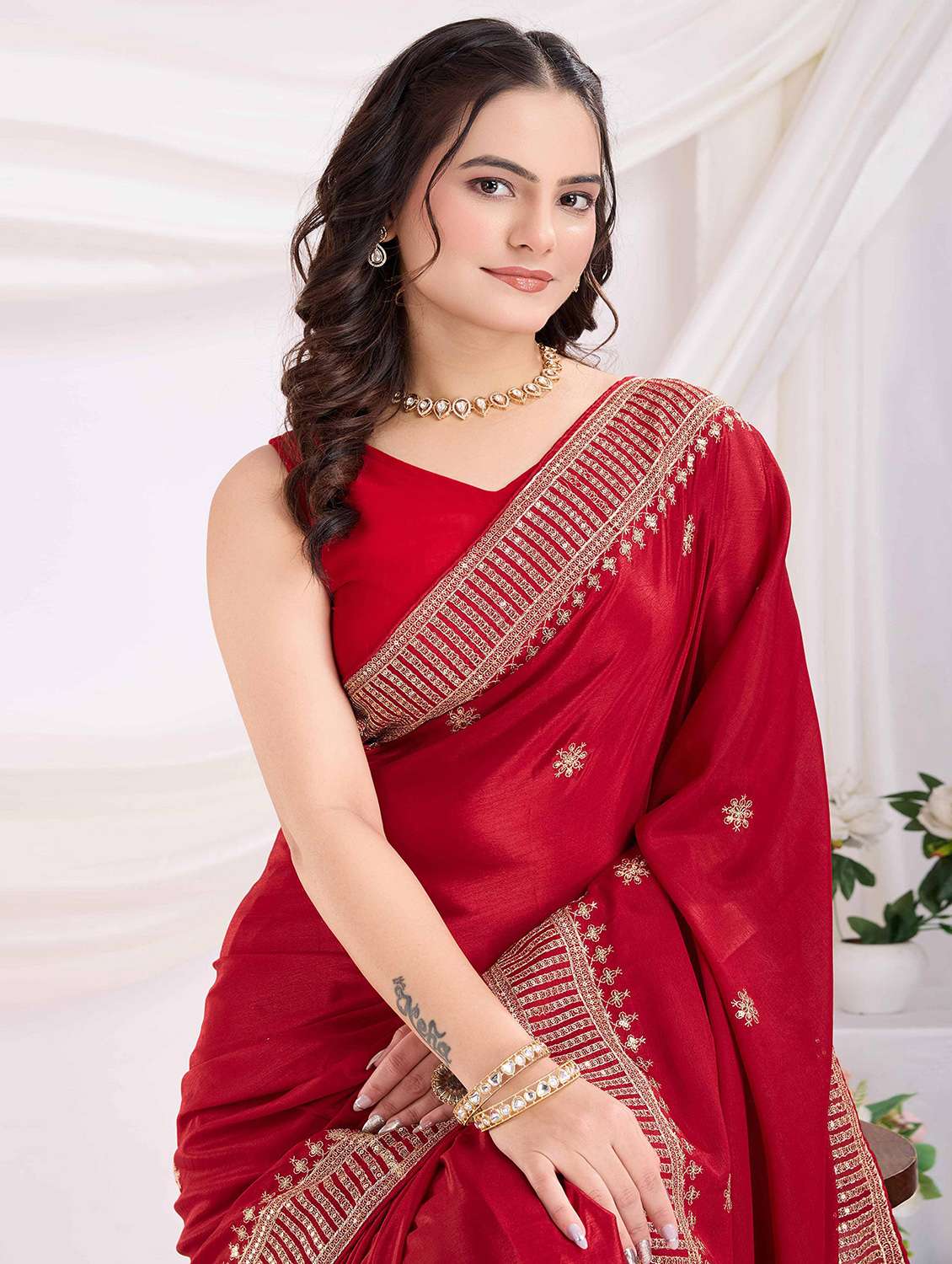 women solid with work embroidered saree with blouse - 22021301 - Standard Image - 3