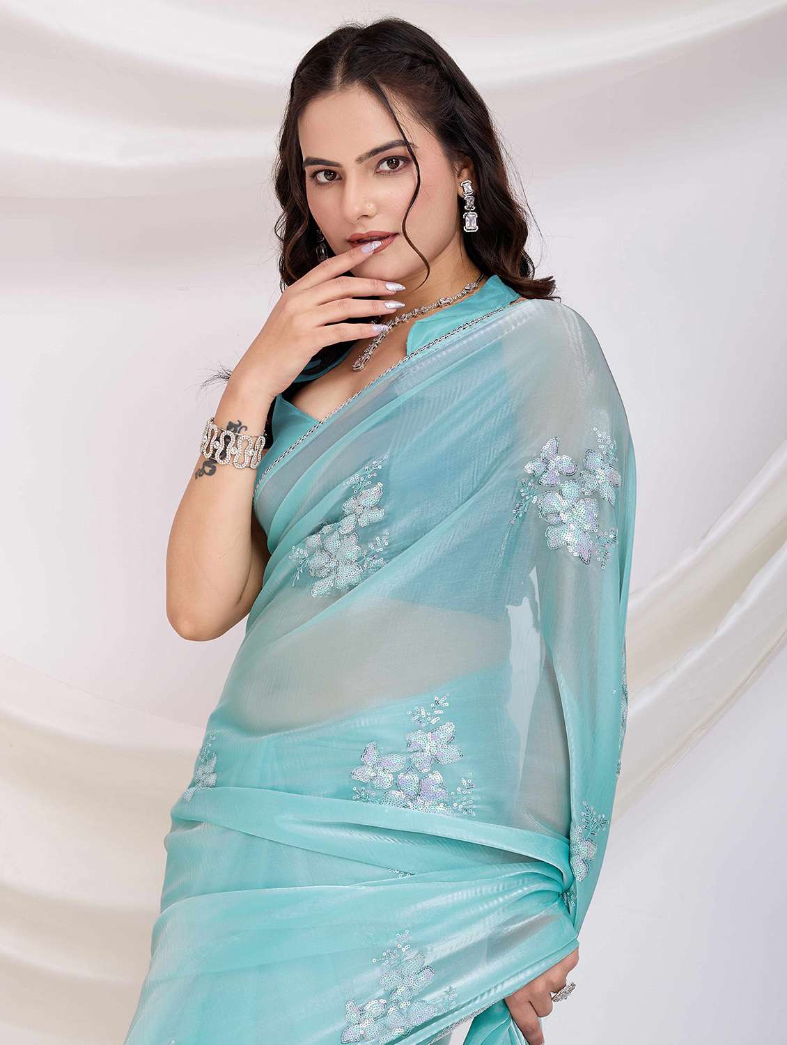 women floral embroidered saree with blouse - 22021310 -  Standard Image - 3