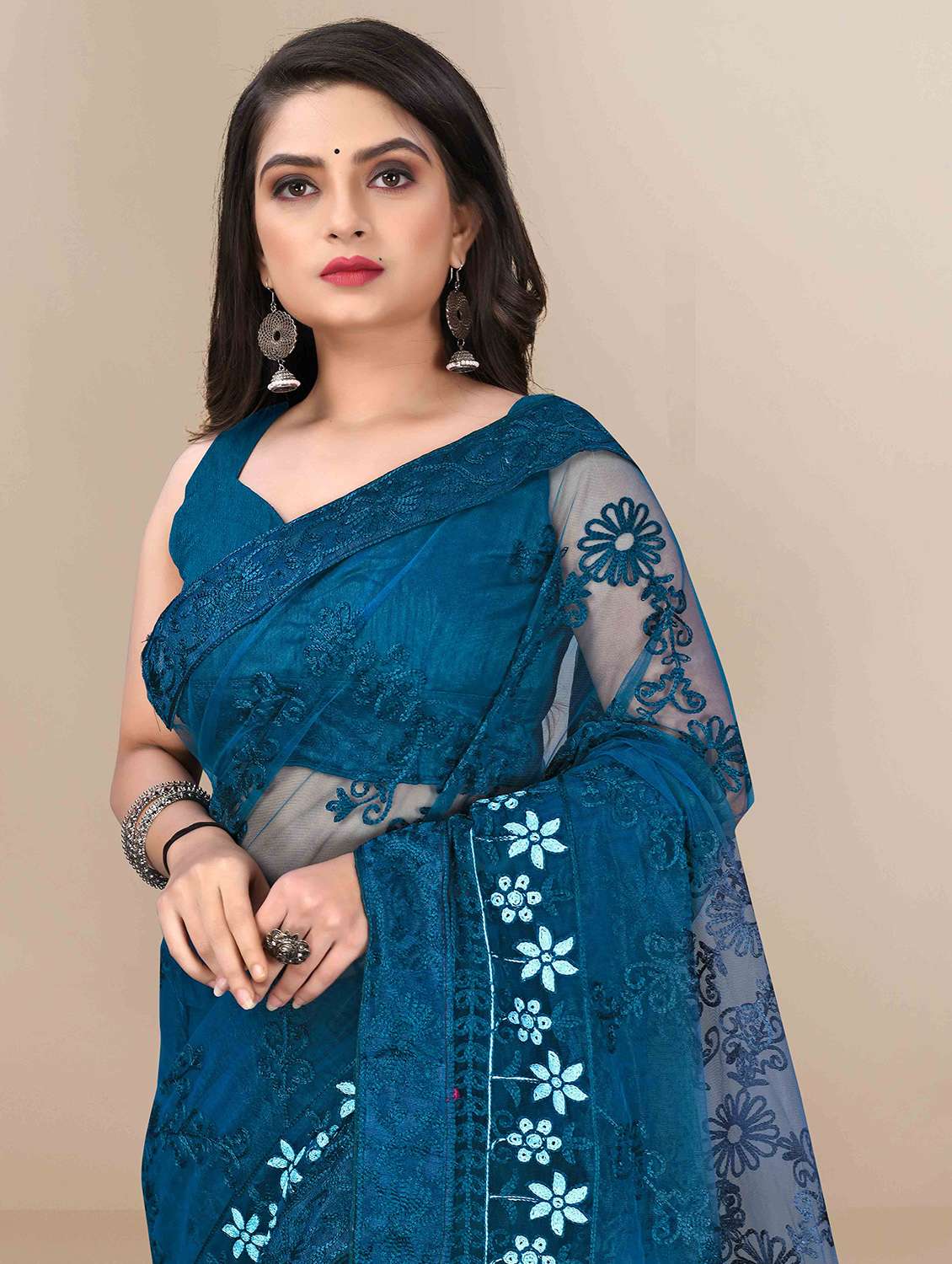 women solid with work embroidered saree with blouse - 22021346 -  Standard Image - 3
