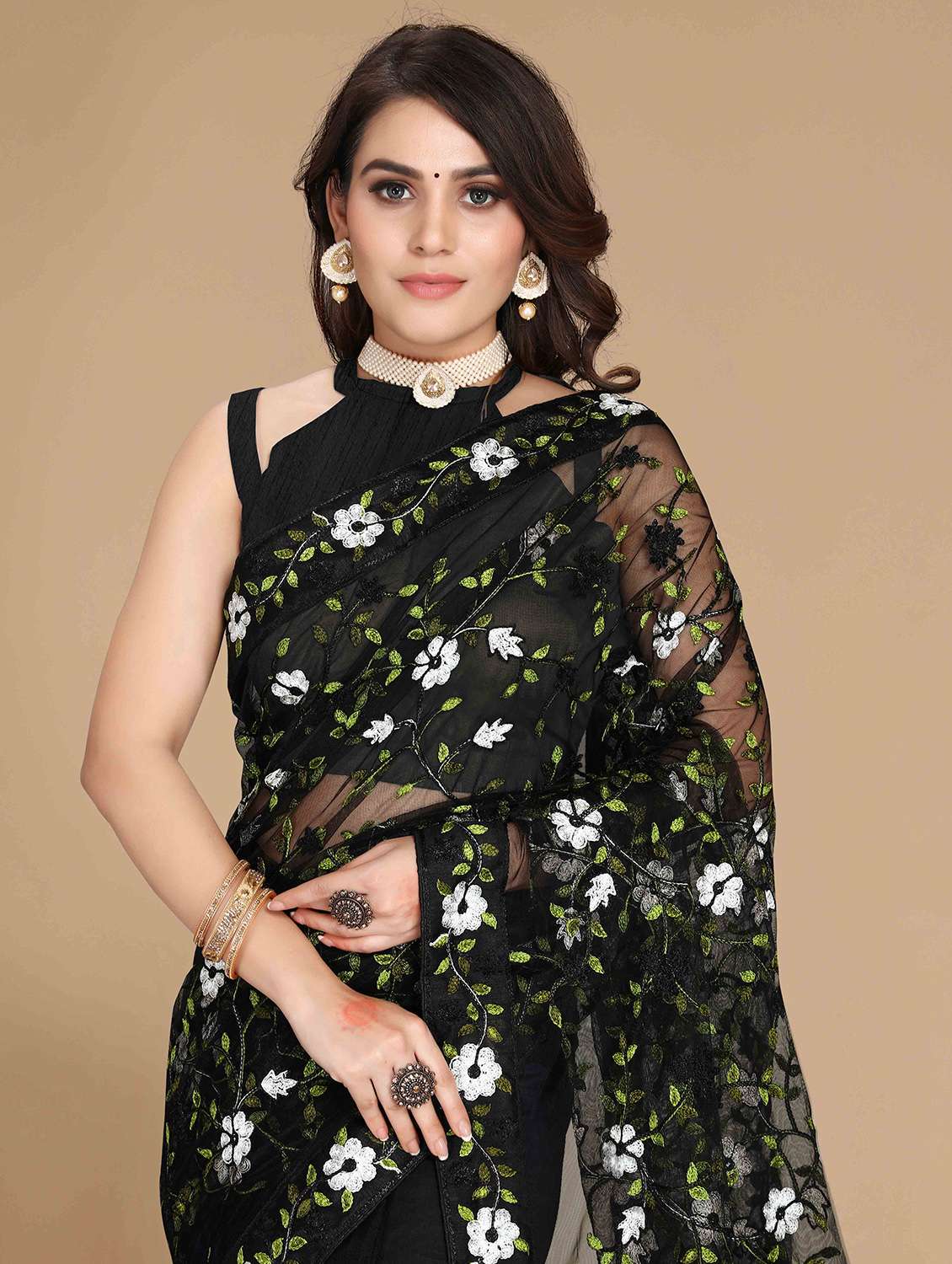 women floral embroidered saree with blouse - 22021352 -  Standard Image - 3